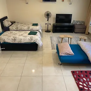  Apartment Flat Gants Hill With Free Parking